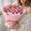 Любимые моменты – букет с розовыми кустовыми розами и тюльпанами 3